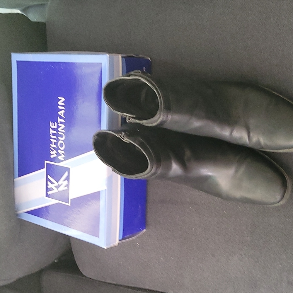 White mountain black croco bootie